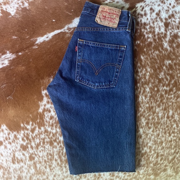 Levi’s 501 Knee Length Short - Picture 4 of 13